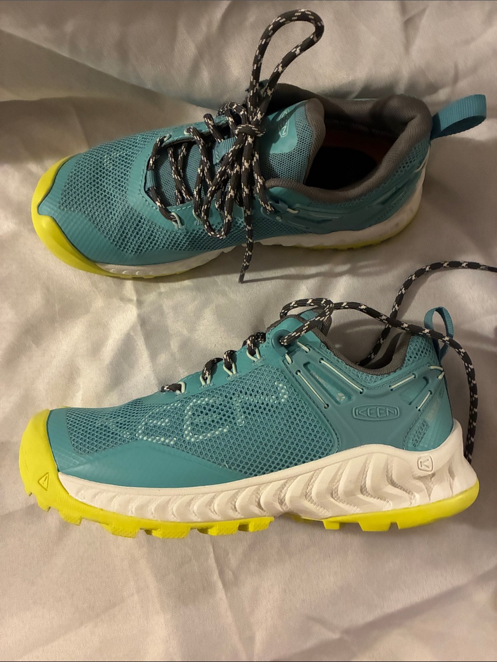 ✨Never Worn Before✨Keen Women's Teal and Yellow Athletic Running Shoes